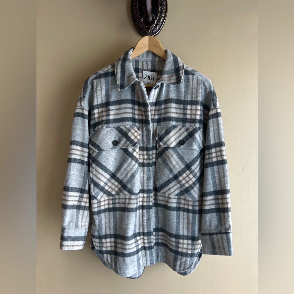 ✌️4/$20✌️ Zara oversized shacket - Picture 2 of 10